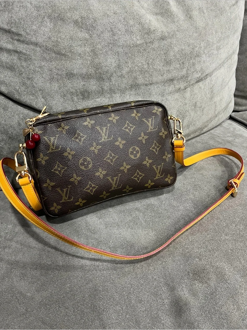 Louis Vuitton bag - Picture 9 of 11